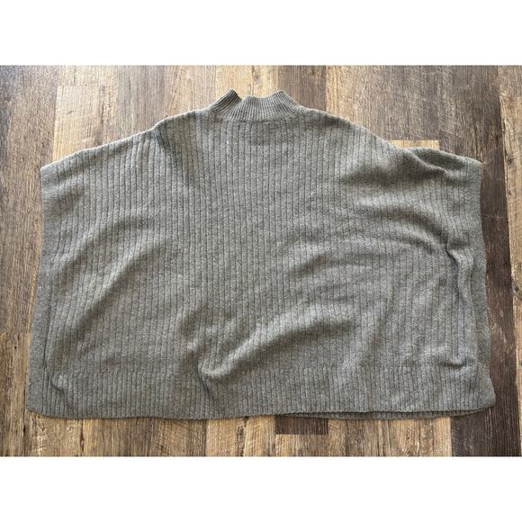 Simply Vera Wang Gray Cable Knit Poncho Size M/L - Picture 5 of 5
